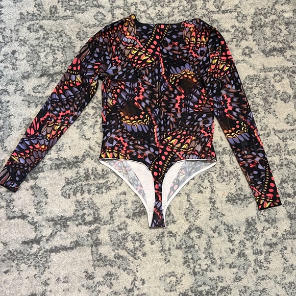 Yitty Bodysuit in hard to find Butterfly Print Size Large - Picture 4 of 5
